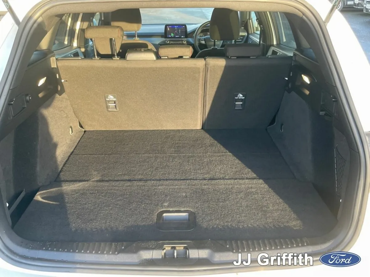 Ford Focus Estate, Petrol, 2022, White