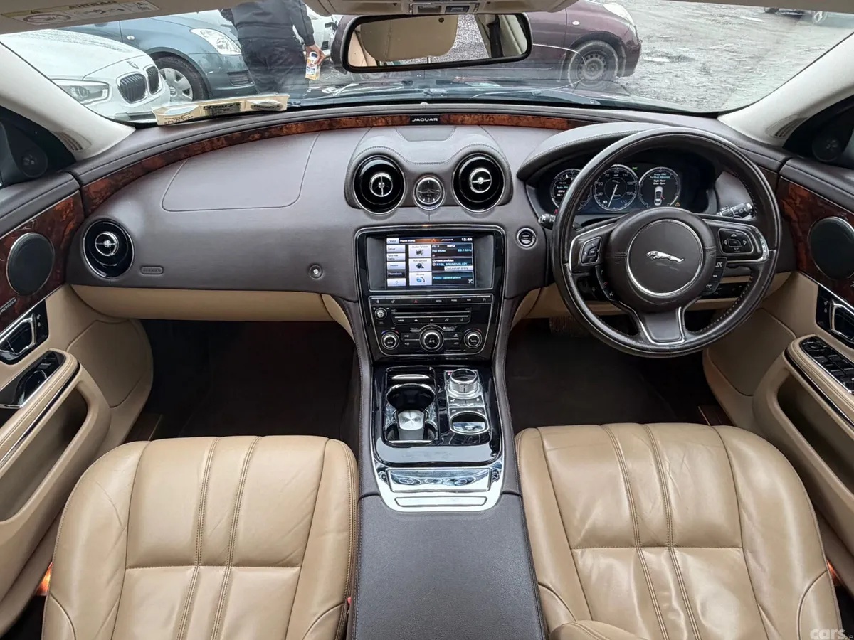 Jaguar XJ Saloon, Diesel, 2015, Green