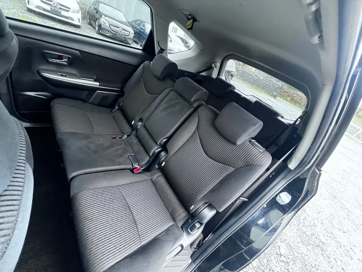 Toyota Prius MPV, Petrol Hybrid, 2019, Black