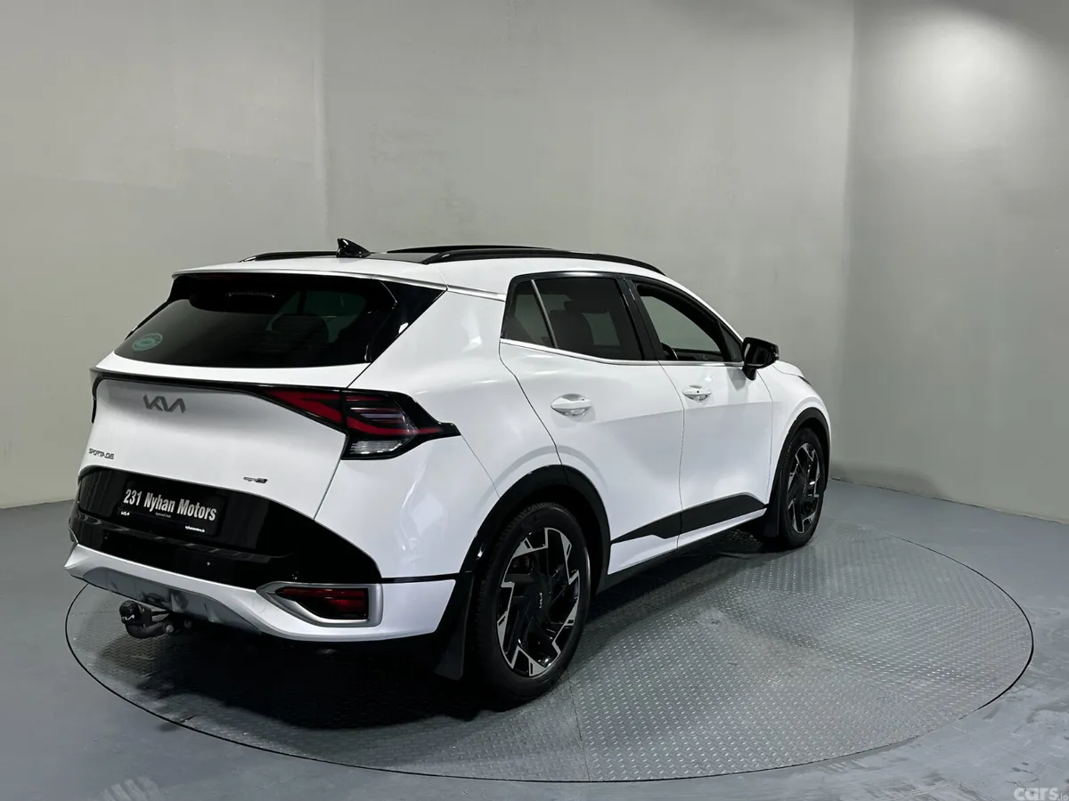 Kia Sportage SUV, Diesel Hybrid, 2023, White