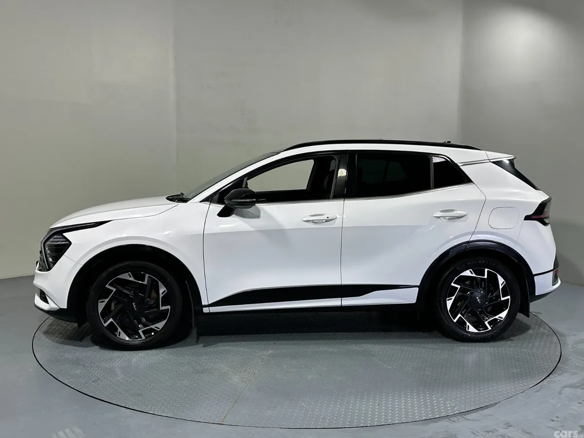 Kia Sportage SUV, Diesel Hybrid, 2023, White