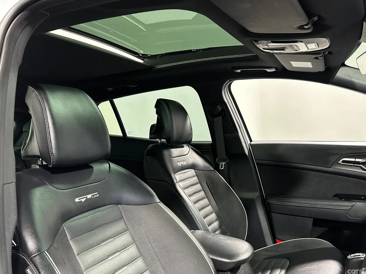 Kia Sportage SUV, Diesel Hybrid, 2023, White