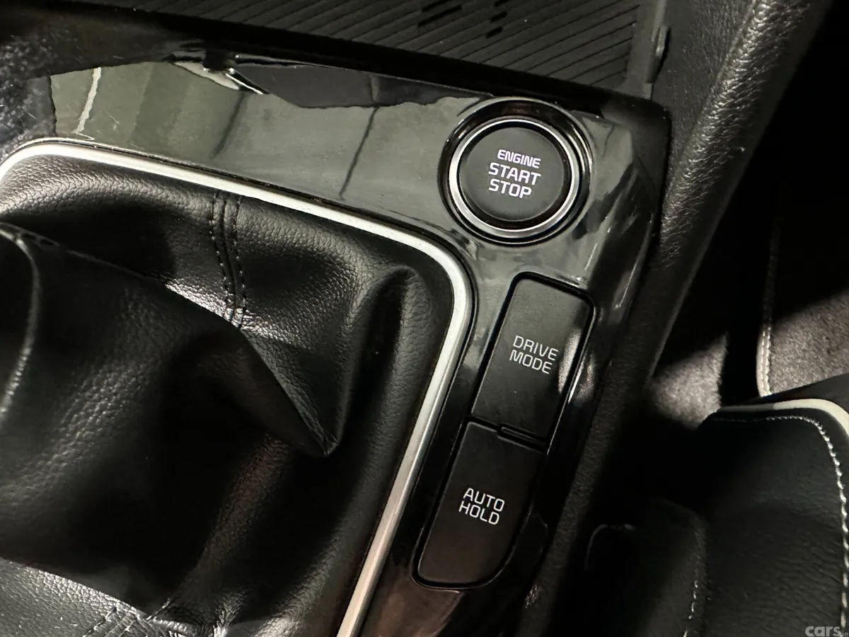 Kia Sportage SUV, Diesel Hybrid, 2023, White
