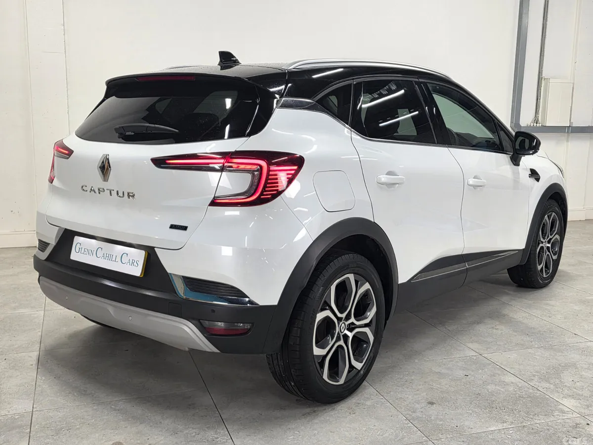 Renault Captur SUV, Petrol Plug-in Hybrid, 2023, White