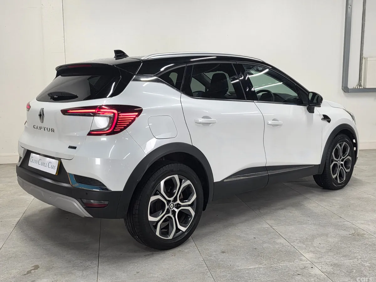 Renault Captur SUV, Petrol Plug-in Hybrid, 2023, White