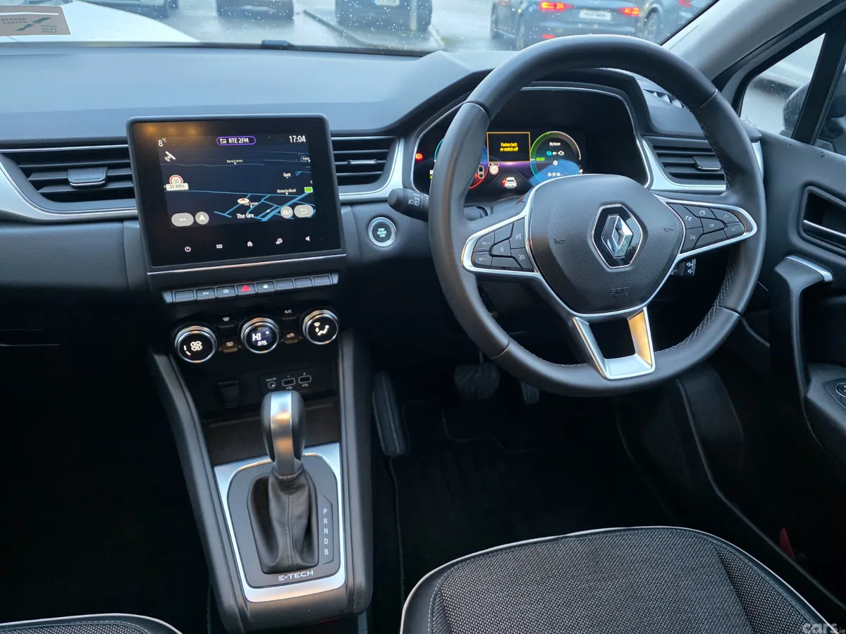 Renault Captur SUV, Petrol Plug-in Hybrid, 2023, White