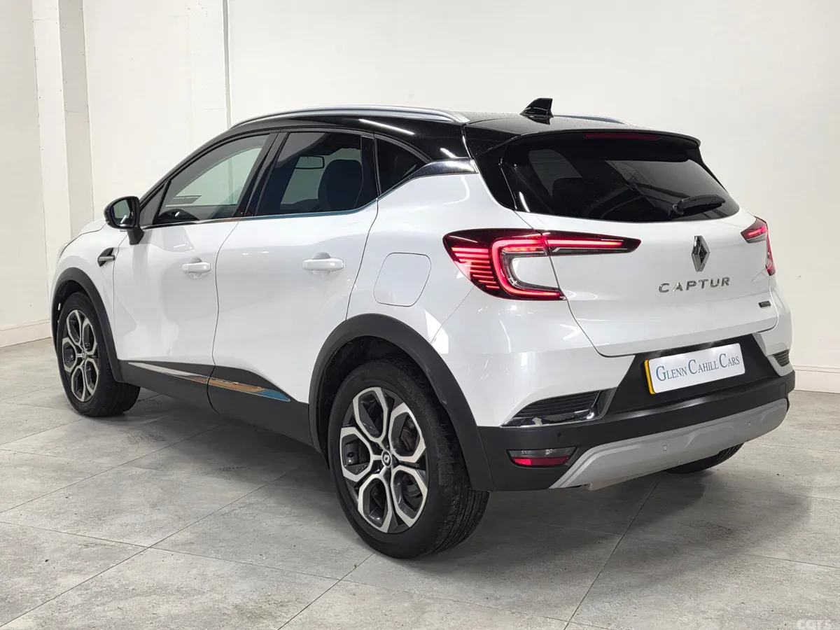 Renault Captur SUV, Petrol Plug-in Hybrid, 2023, White