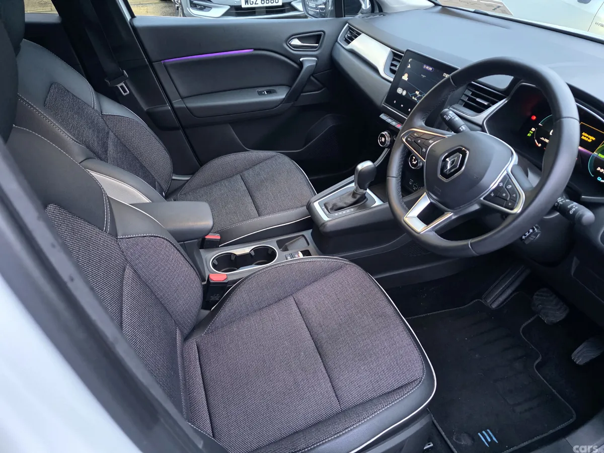 Renault Captur SUV, Petrol Plug-in Hybrid, 2023, White
