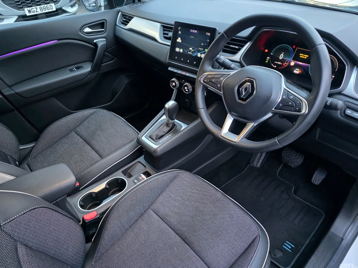 Renault Captur SUV, Petrol Plug-in Hybrid, 2023, White