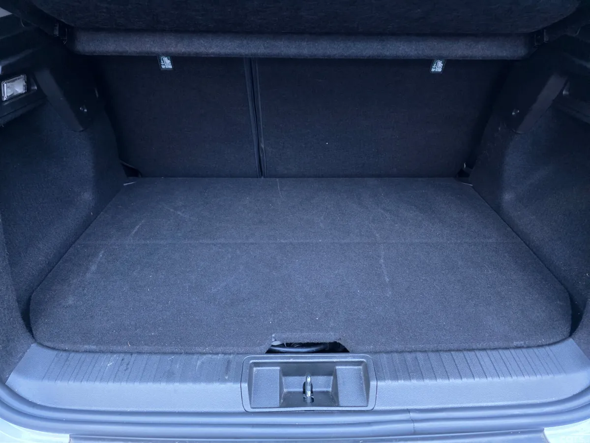 Renault Captur SUV, Petrol Plug-in Hybrid, 2023, White