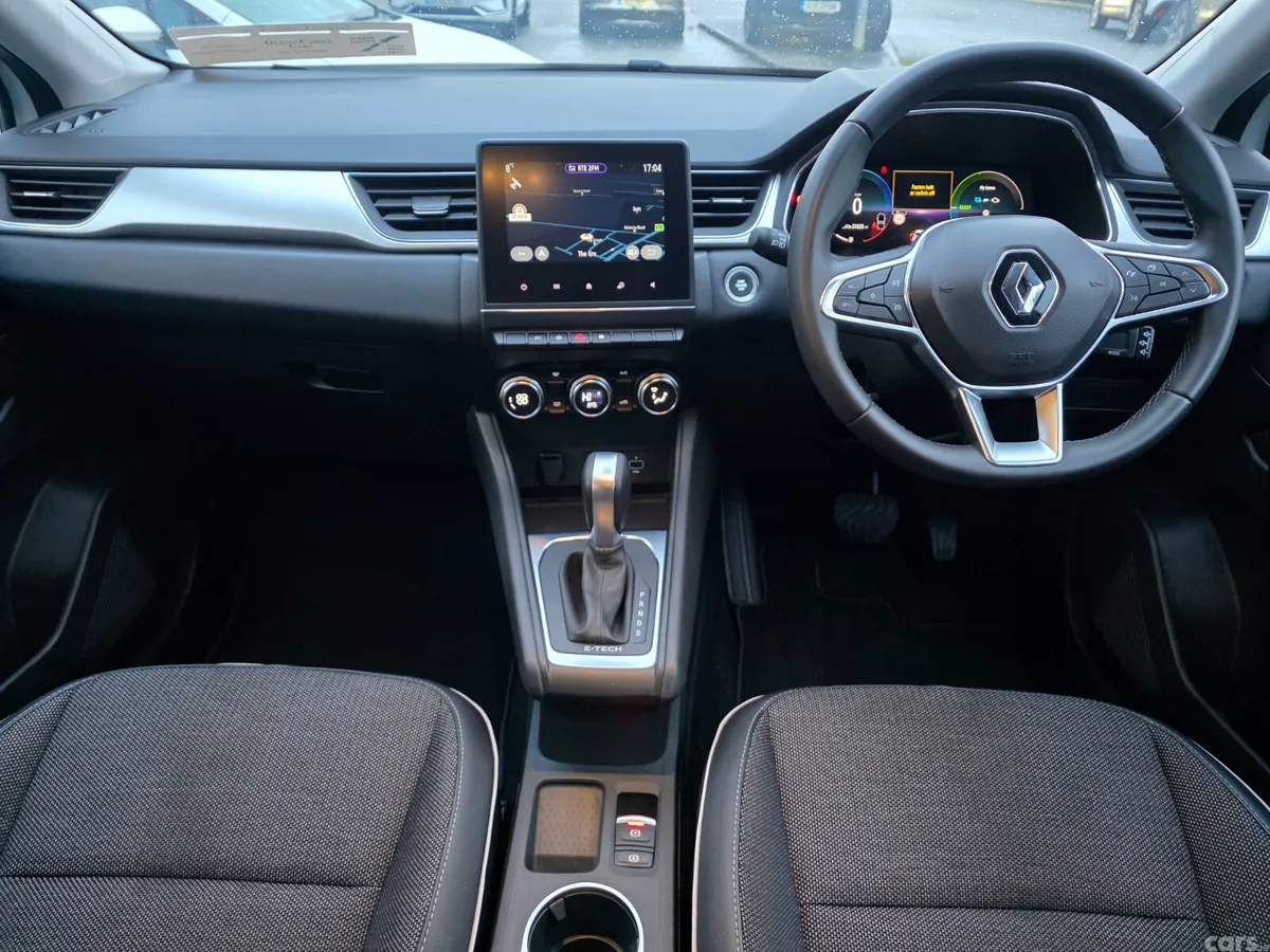 Renault Captur SUV, Petrol Plug-in Hybrid, 2023, White