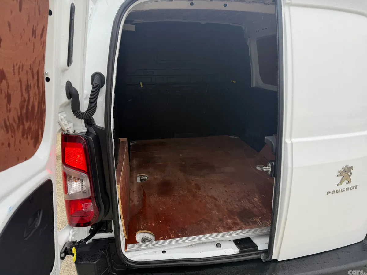 Peugeot Partner MPV, Diesel, 2022, White