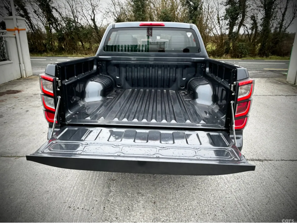 Isuzu D-Max Pick Up, Diesel, 2026, Grey