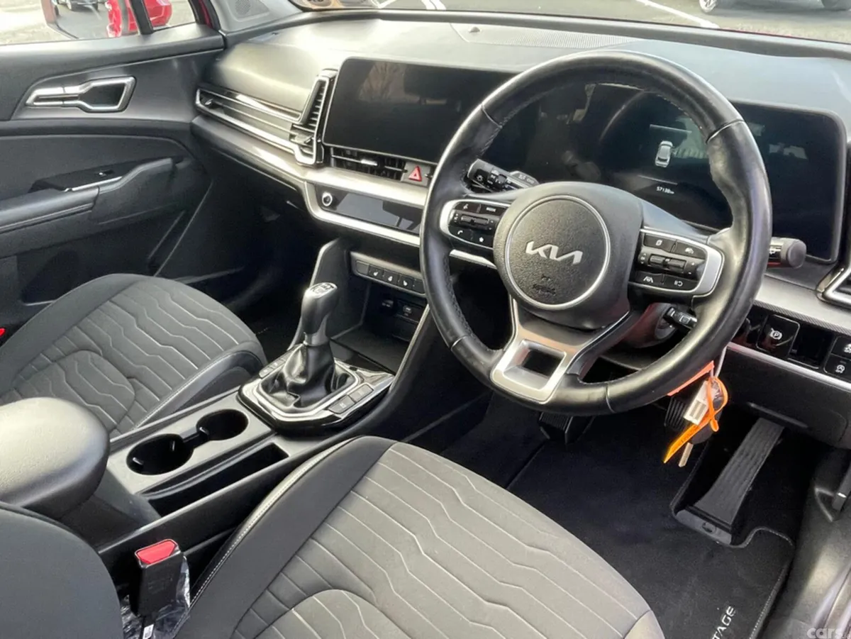 Kia Sportage MPV, Diesel Hybrid, 2023, Red