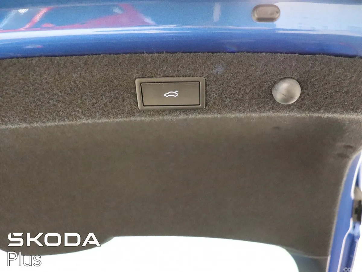 Skoda Octavia Saloon, Petrol, 2025, Blue