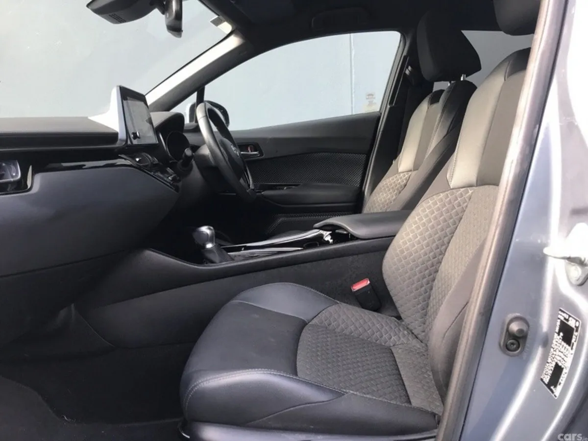 Toyota C-HR SUV, Petrol Hybrid, 2023, Grey