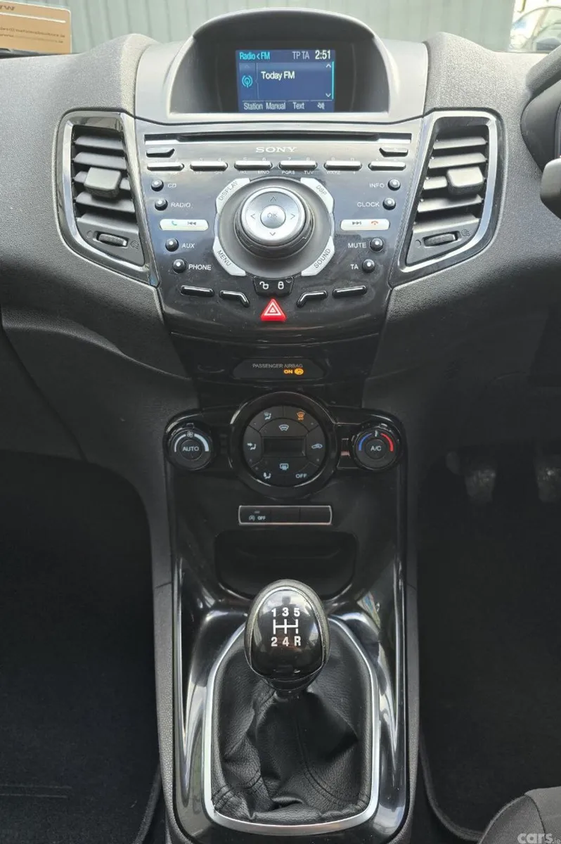 Ford Fiesta Hatchback, Petrol, 2015, White