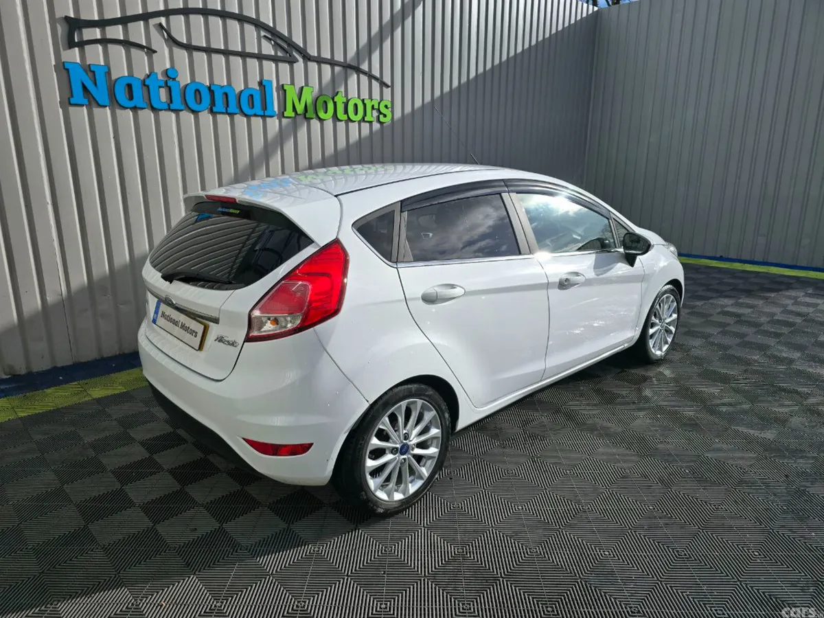 Ford Fiesta Hatchback, Petrol, 2015, White