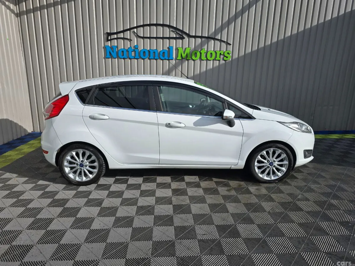 Ford Fiesta Hatchback, Petrol, 2015, White