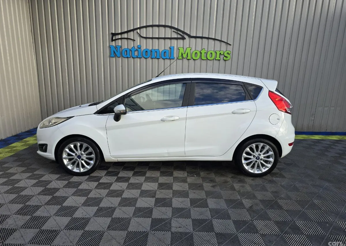 Ford Fiesta Hatchback, Petrol, 2015, White