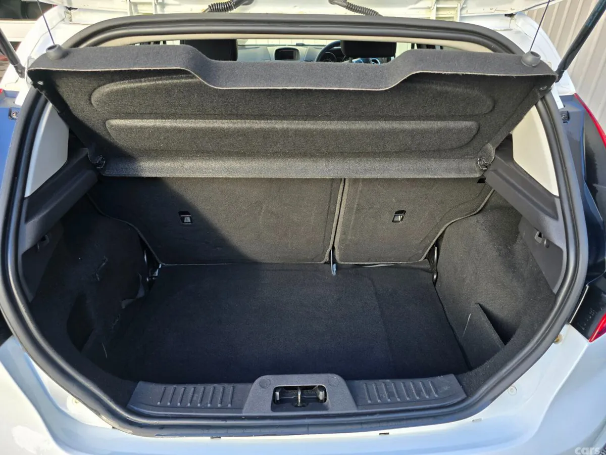 Ford Fiesta Hatchback, Petrol, 2015, White