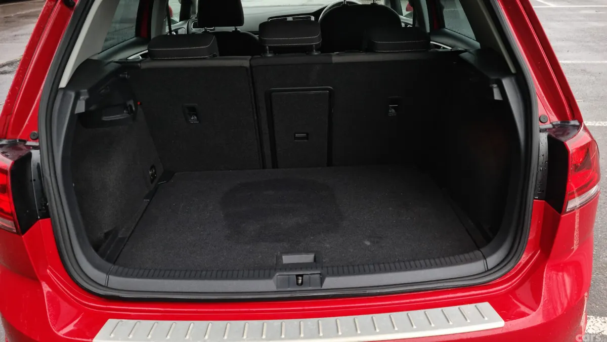 Volkswagen Golf Hatchback, Petrol, 2014, Red