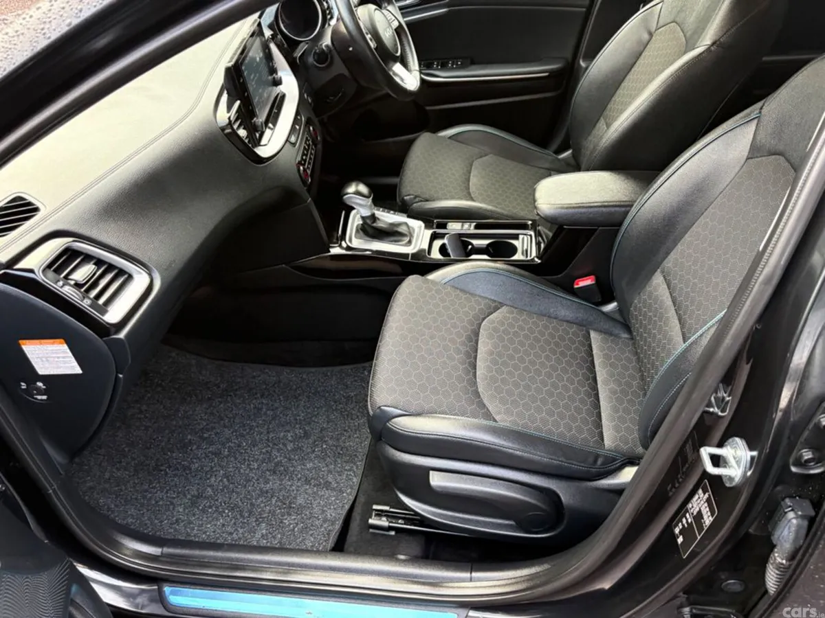Kia XCeed Hatchback, Petrol Plug-in Hybrid, 2022, Black