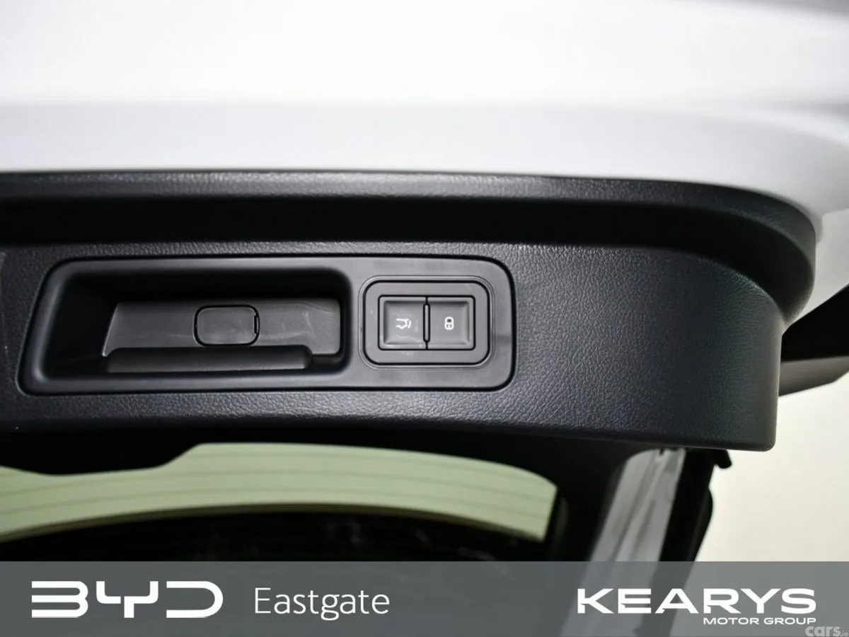 BYD SEAL U SUV, Petrol Plug-in Hybrid, 2027, White