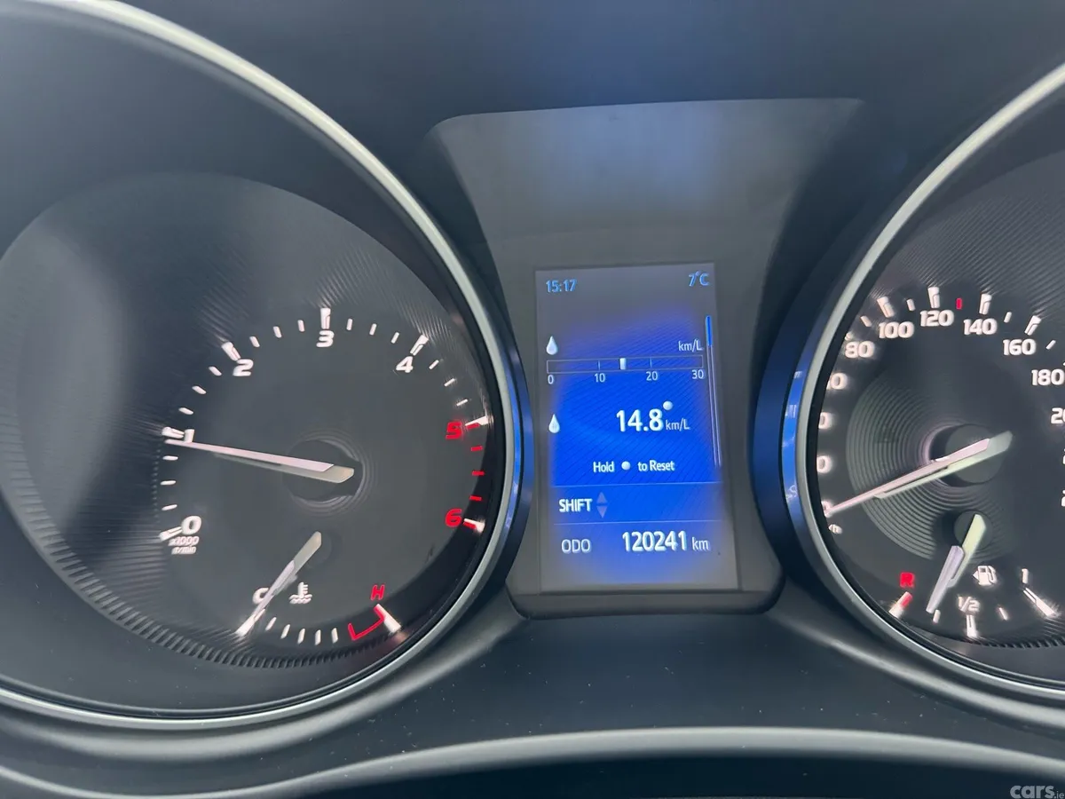 Toyota Avensis Saloon, Diesel, 2017, Grey