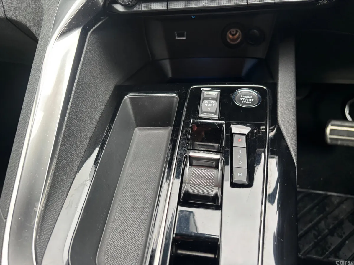 Peugeot 5008 MPV, Petrol Hybrid, 2024, Grey