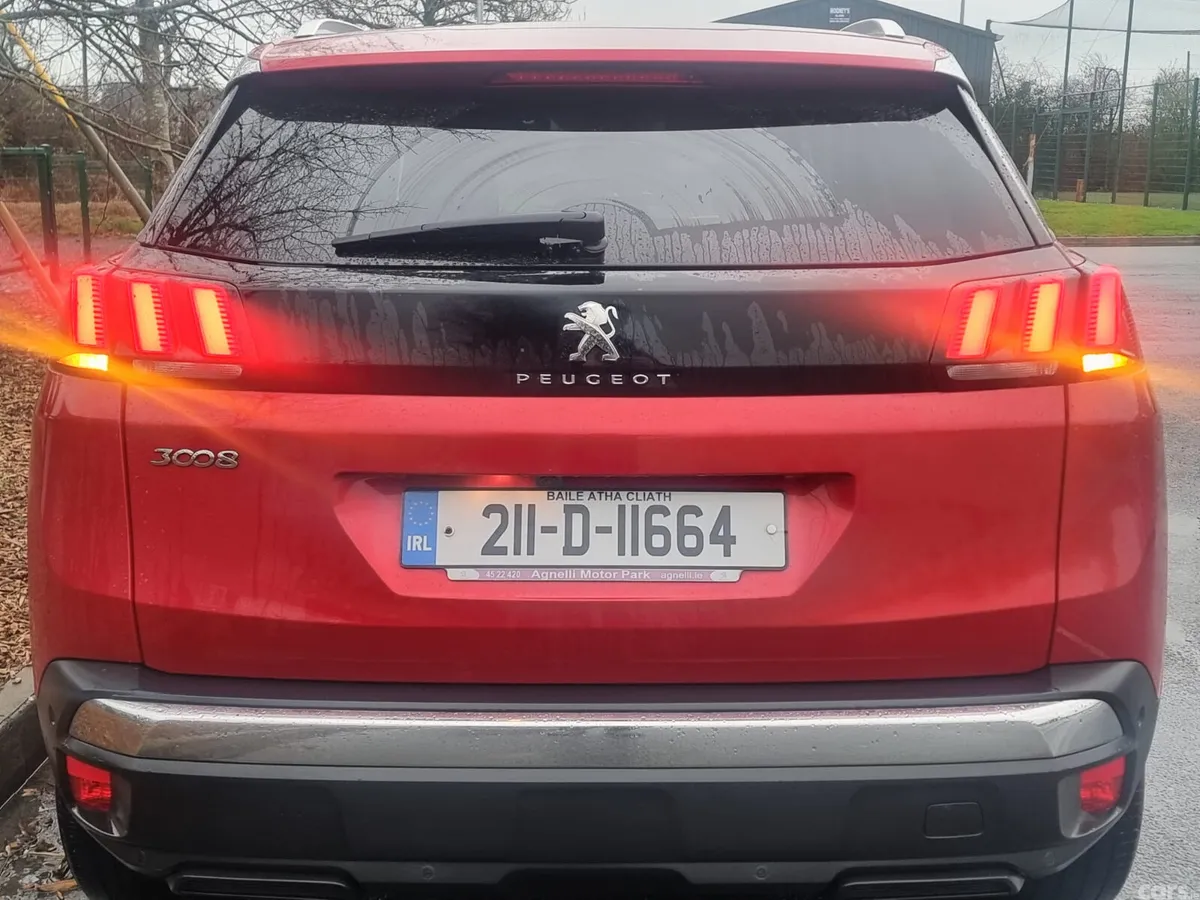 Peugeot 3008 MPV, Petrol, 2021, Red