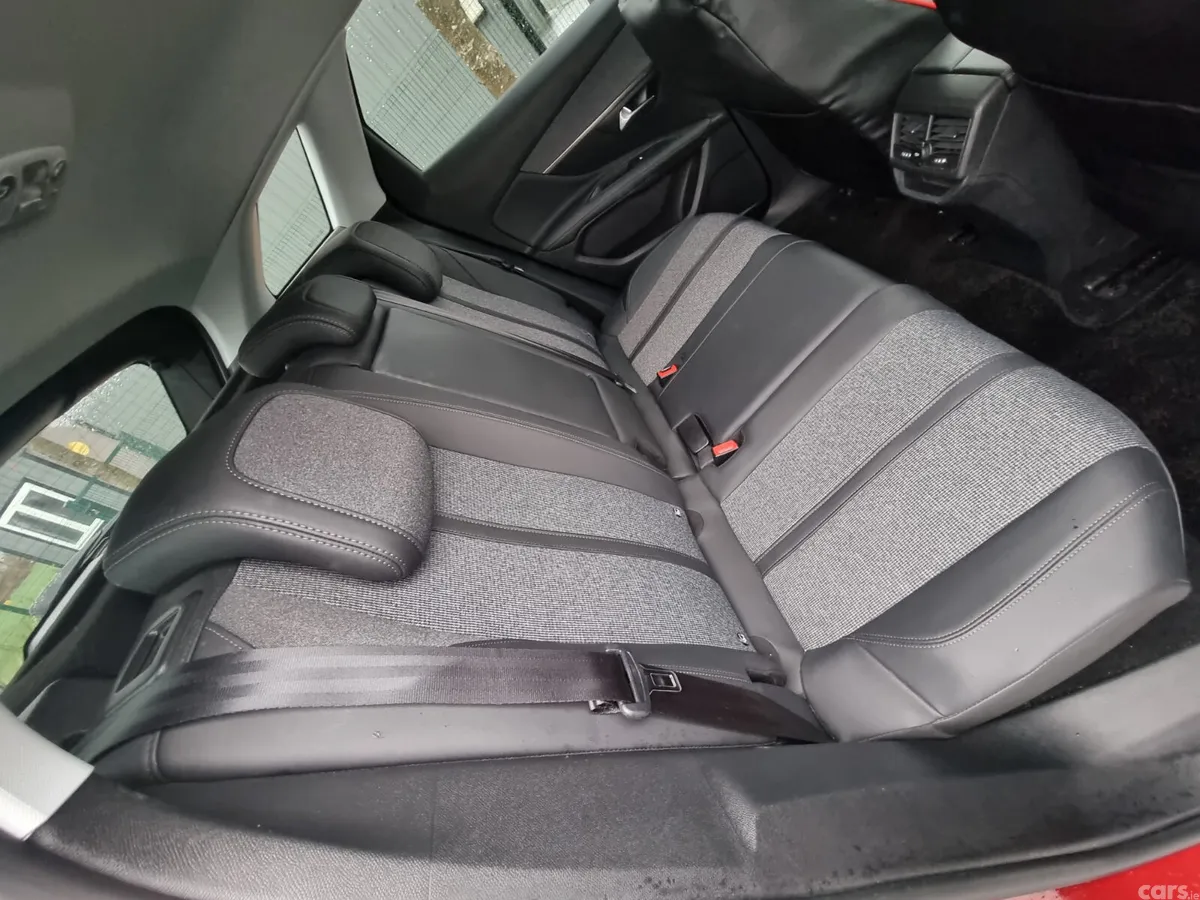 Peugeot 3008 MPV, Petrol, 2021, Red