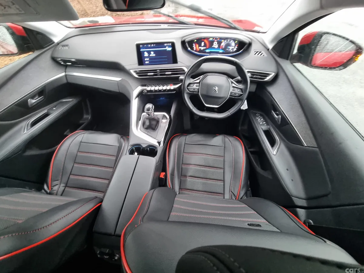 Peugeot 3008 MPV, Petrol, 2021, Red