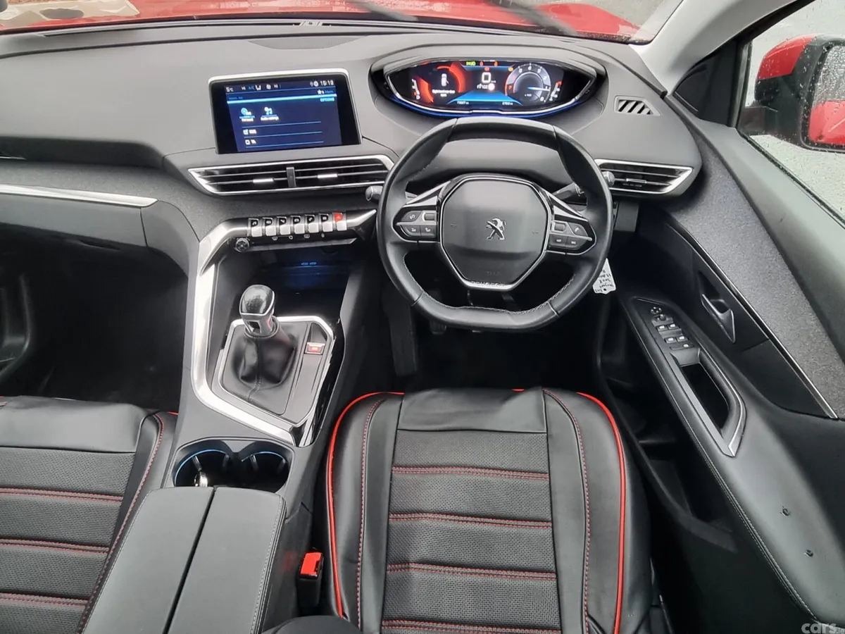 Peugeot 3008 MPV, Petrol, 2021, Red