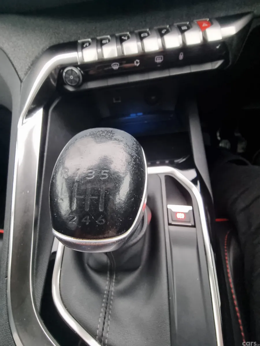 Peugeot 3008 MPV, Petrol, 2021, Red