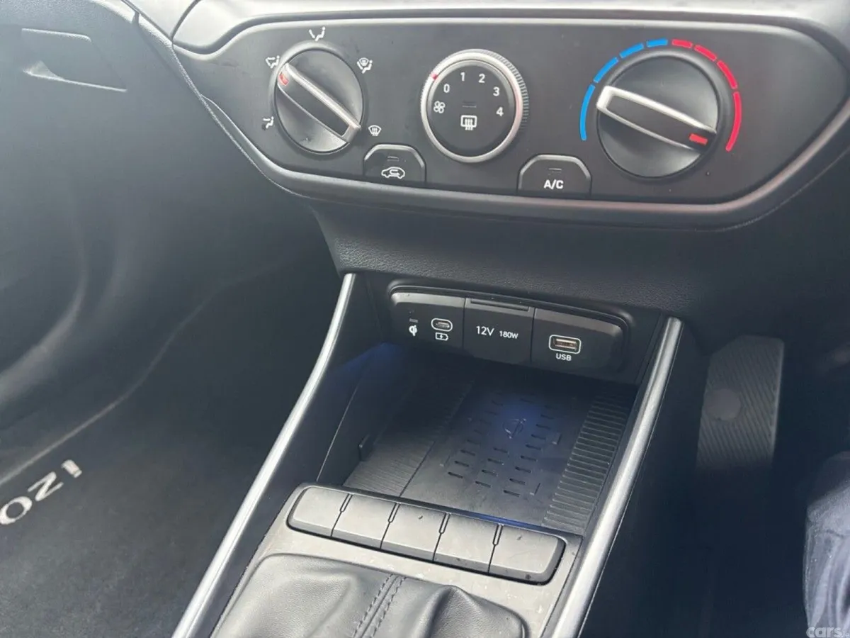 Hyundai i20 Hatchback, Petrol, 2024, Black