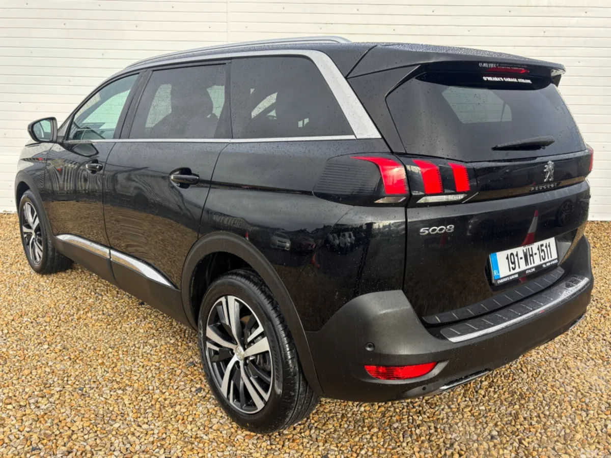 Peugeot 5008 MPV, Petrol, 2019, Black