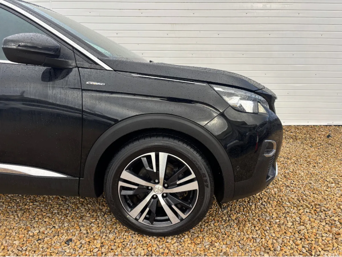 Peugeot 5008 MPV, Petrol, 2019, Black