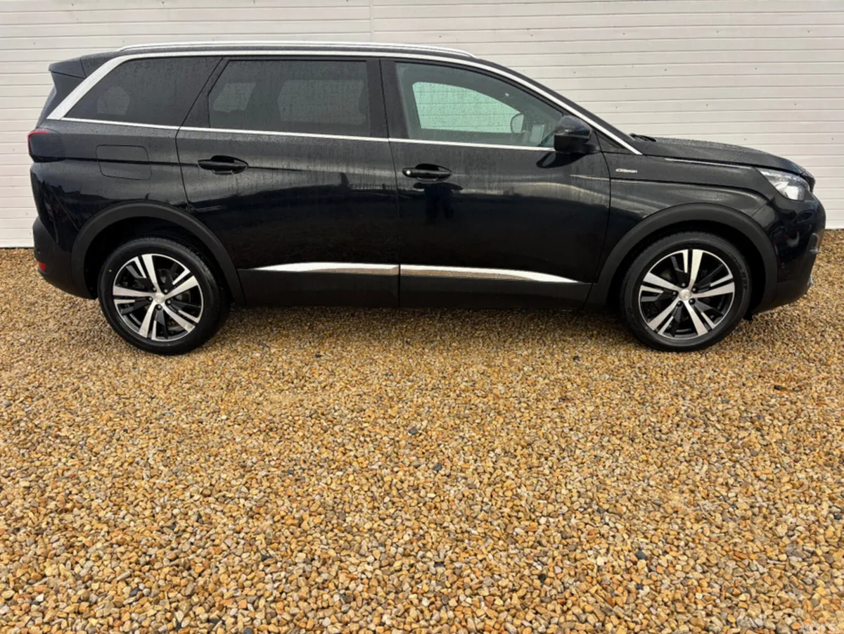 Peugeot 5008 MPV, Petrol, 2019, Black