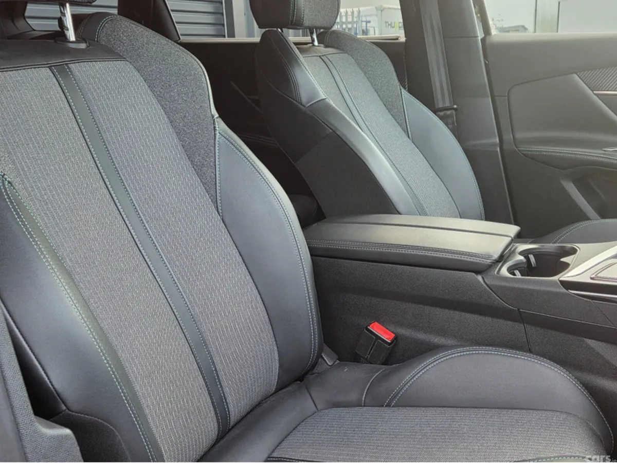Peugeot 5008 MPV, Diesel, 2024, Black
