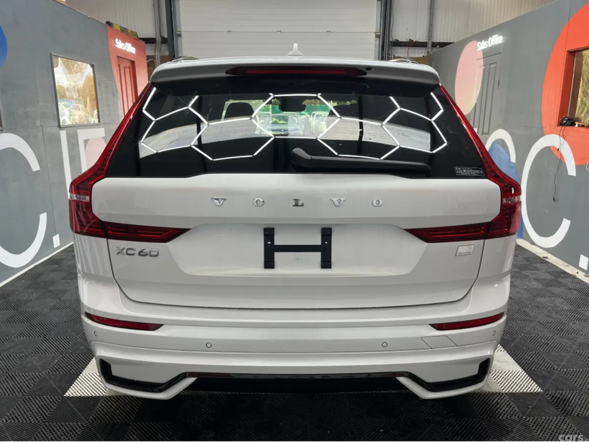 Volvo XC60 SUV, Petrol Plug-in Hybrid, 2022, White