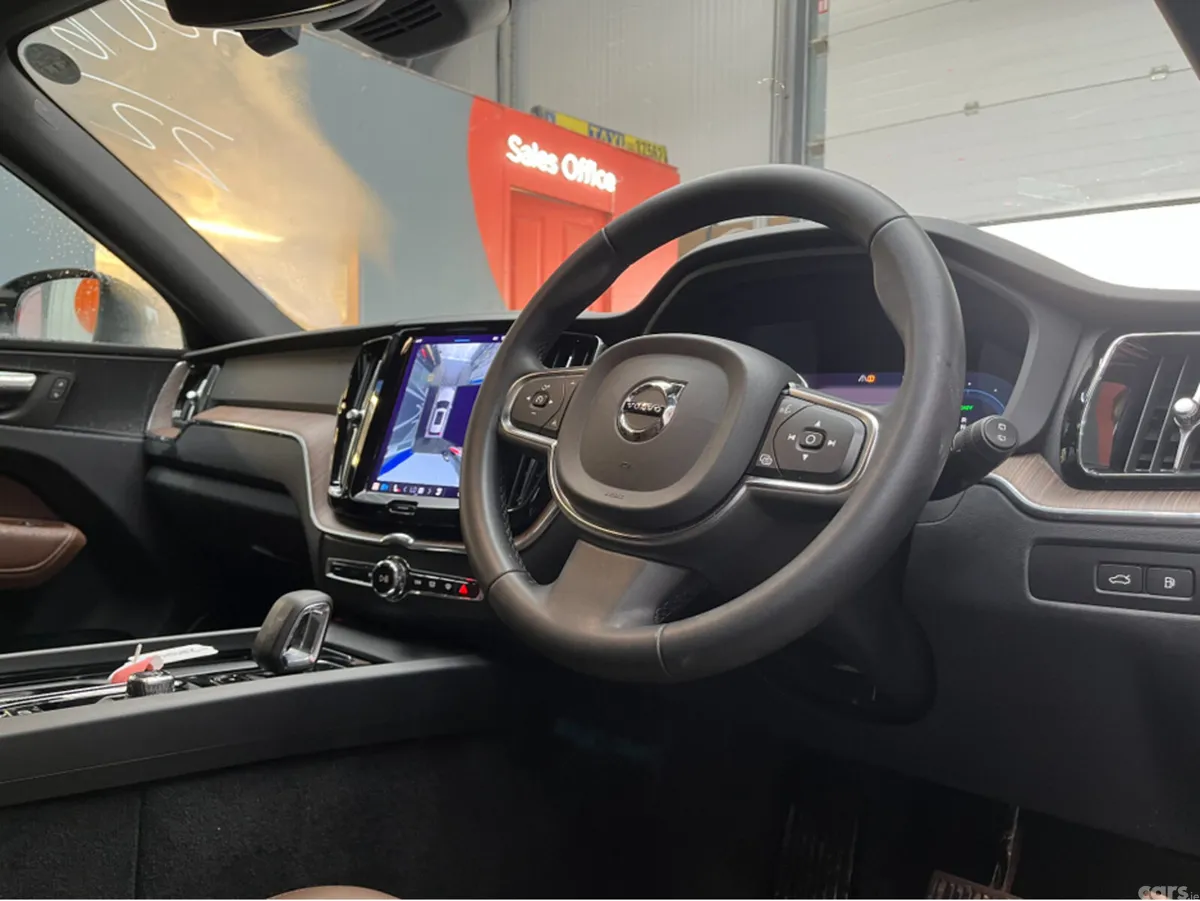 Volvo XC60 SUV, Petrol Plug-in Hybrid, 2022, White
