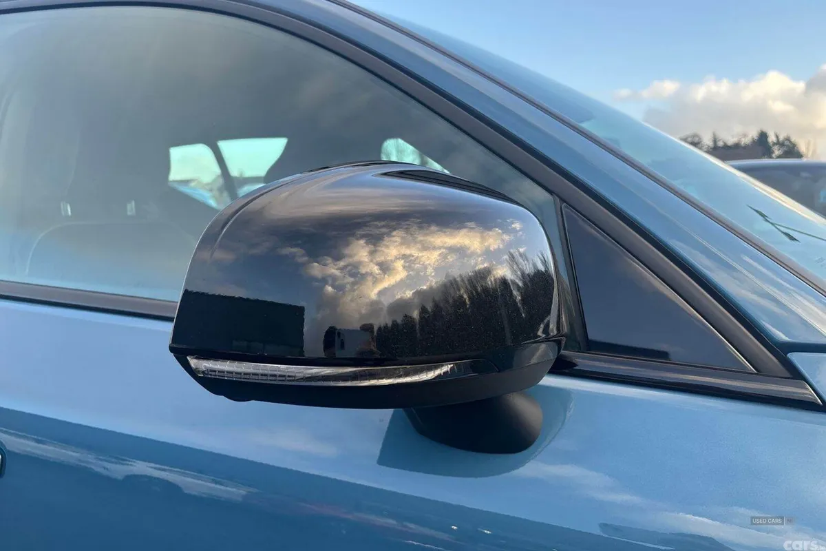 Volvo XC40 SUV, Petrol Hybrid, 2025, Blue
