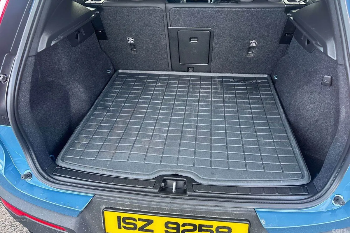 Volvo XC40 SUV, Petrol Hybrid, 2025, Blue