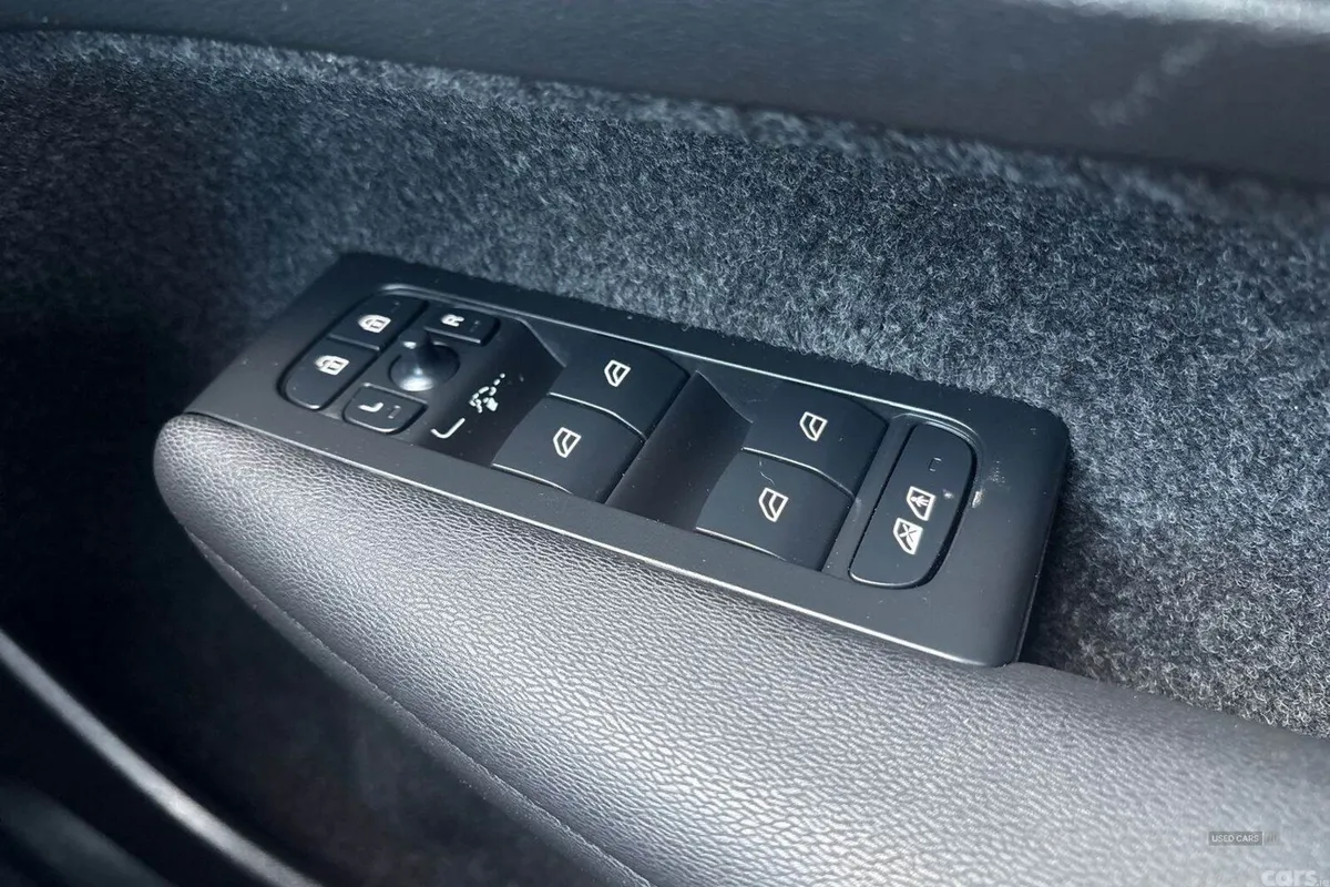 Volvo XC40 SUV, Petrol Hybrid, 2025, Blue