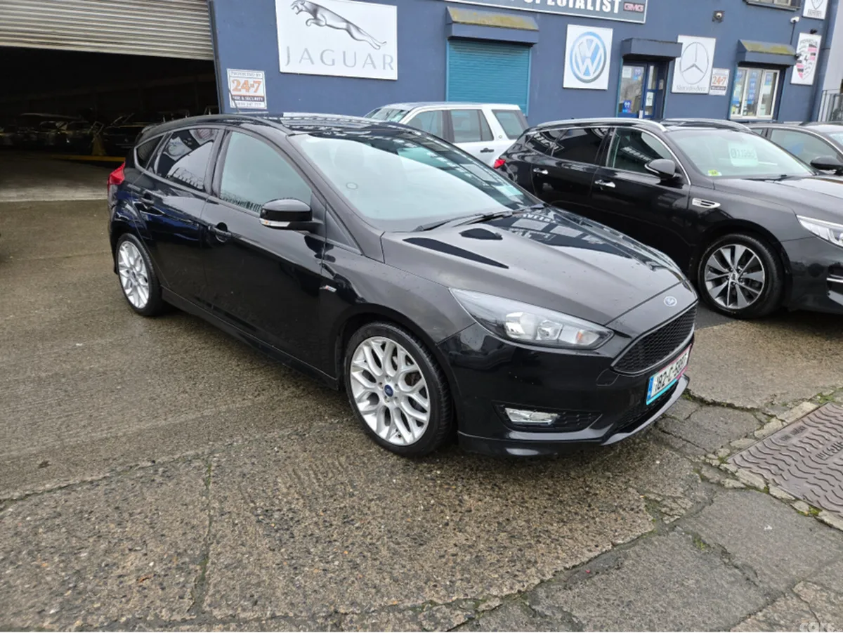 Ford Focus Hatchback, Petrol, 2018, Black
