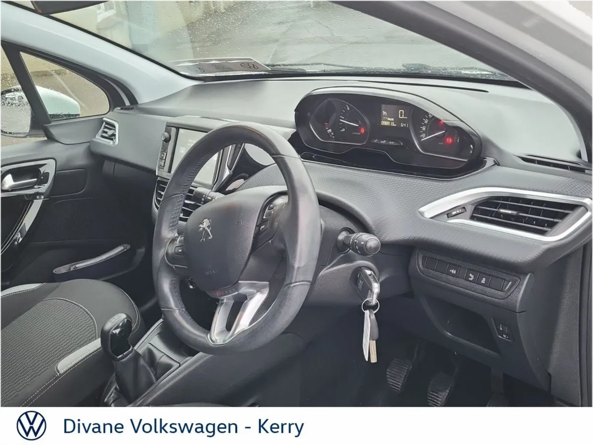 Peugeot 208 Hatchback, Diesel, 2016, White