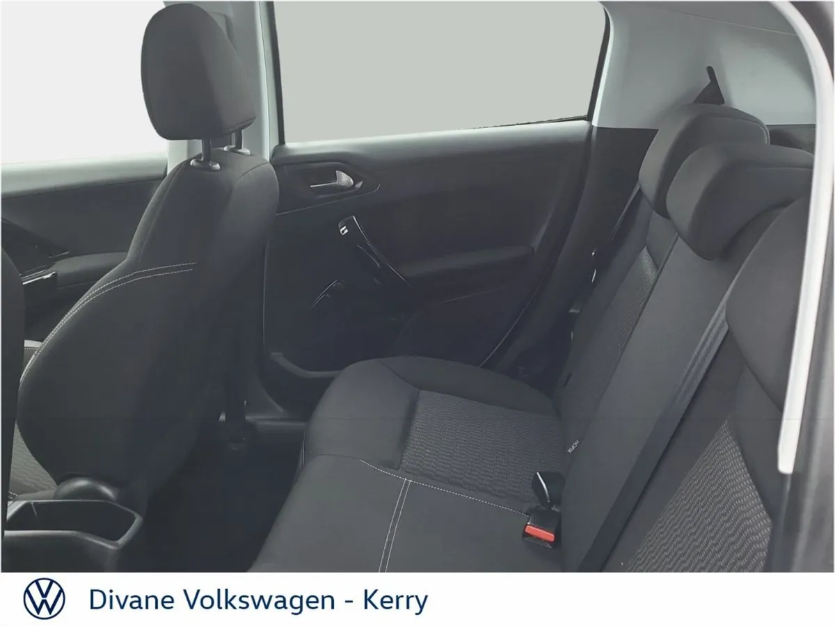 Peugeot 208 Hatchback, Diesel, 2016, White