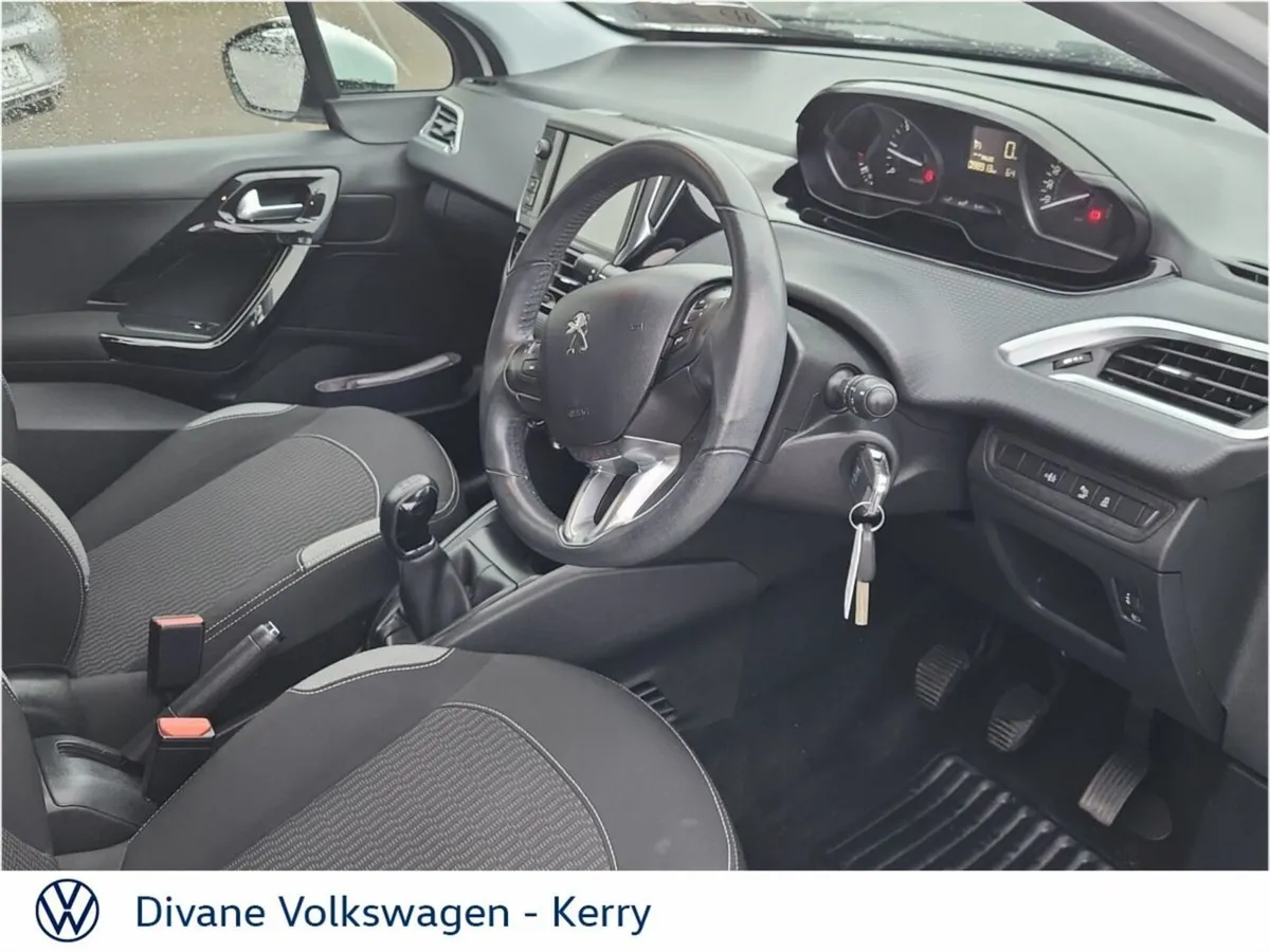 Peugeot 208 Hatchback, Diesel, 2016, White