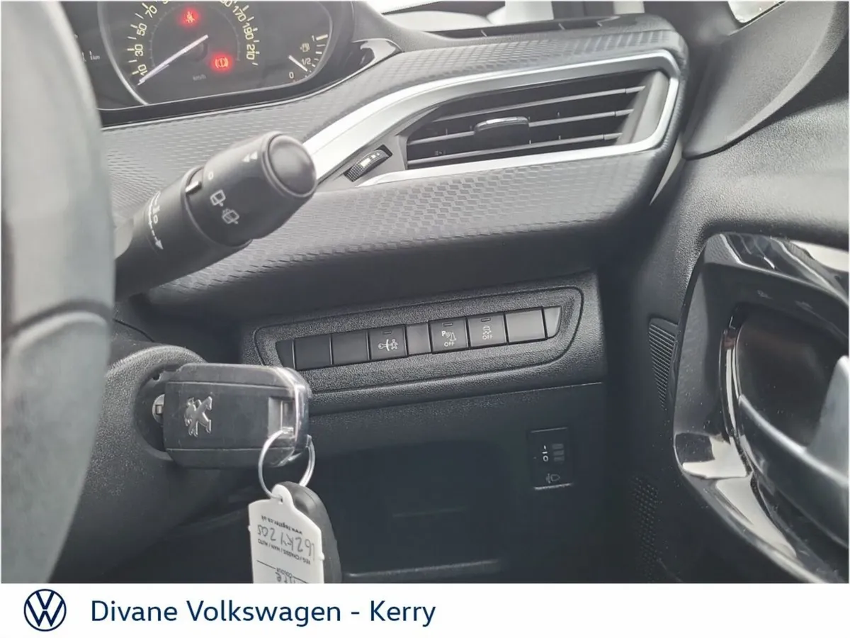 Peugeot 208 Hatchback, Diesel, 2016, White